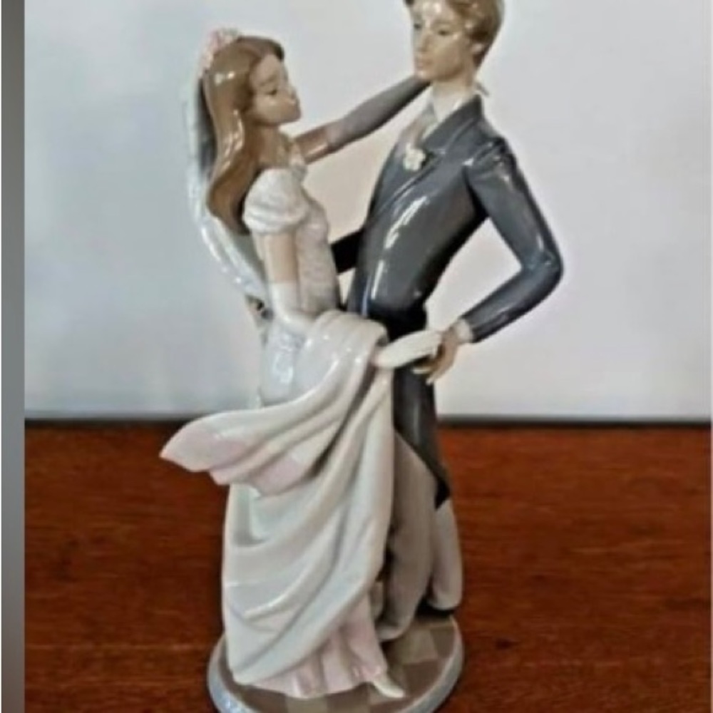 Llardo figurine